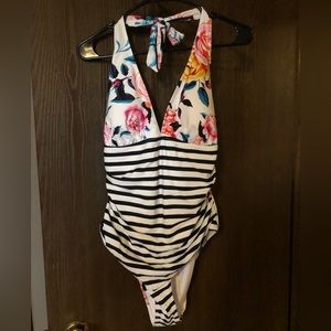 NWT Cupshe Women’s Floral 1-piece Swimsuit (XXL)
